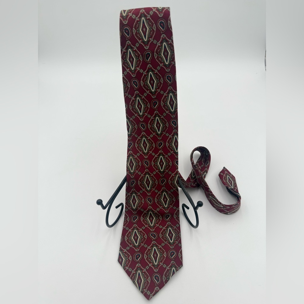 Vintage Christian Dior Monsieur Men’s Necktie Red Paisley Geo Pattern 57.5”